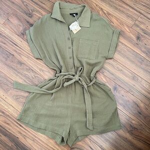 🔥Blue pepper, short jumpsuit size medium NWT